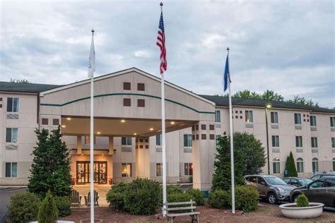 pet friendly hotels manchester ct